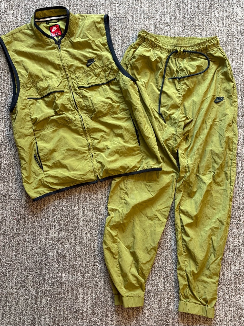 Nike Tech Woven Utility vest and pants set men’s size Small olive green & black